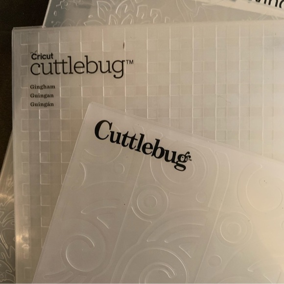 CRICIT CUTTLEBUG Embossing Folder OXFORD ONLY - Picture 1 of 9